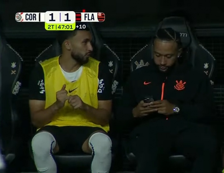 华体会APP-玩手机最高禁6场！巴媒：德佩替补席玩手机若是定罪，预计停1-6场